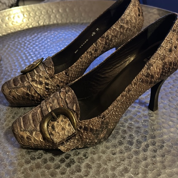 Stuart Weitzman snakeskin pumps - Picture 2 of 5